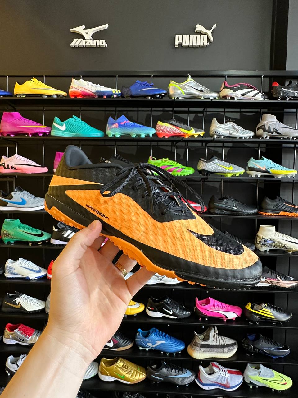 NIKE HYPERVENOM TF + BRINDE (PRONTA ENTREGA)