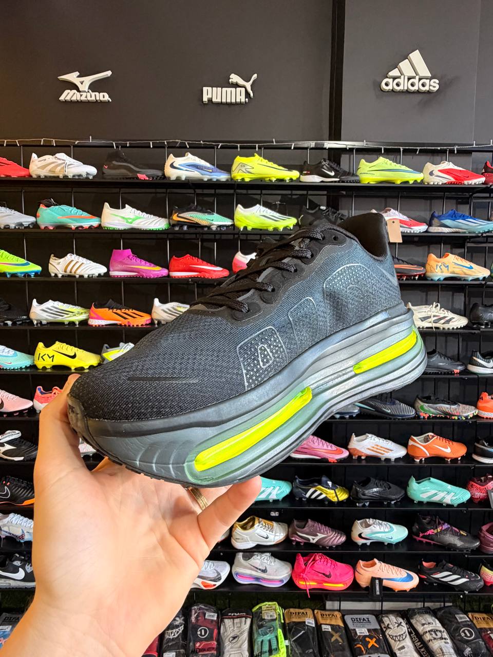 TENIS NIKE VOMERO PREMIUM (PRONTA ENTREGA)